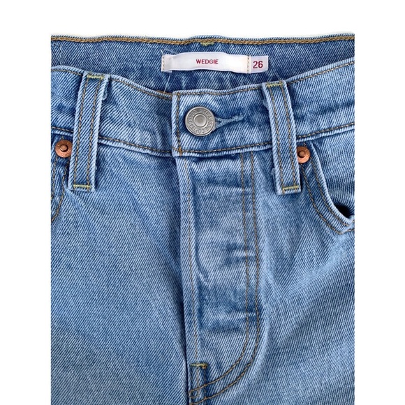 Levi’s Premium Wedgie Straight Leg Light Wash Denim Jeans 26 - Picture 5 of 5